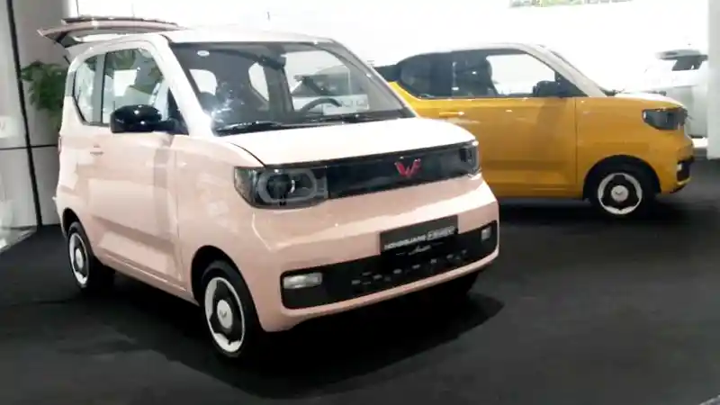 Mobil Listrik - Wuling Mini EV Nongol Di Wuling Centre. Kode Keras Masuk Indonesia.