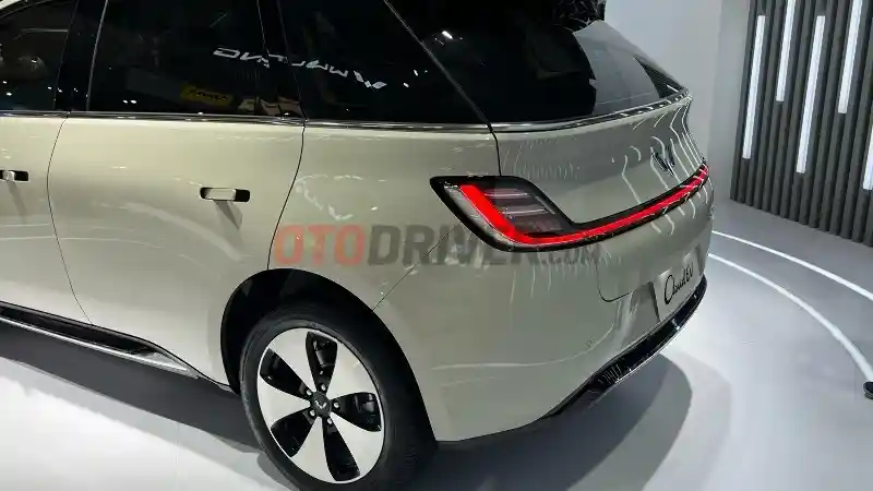 Foto - First Impression : Wuling Cloud EV, Mobil Listrik Termahal dan Termewah Wuling di Indonesia