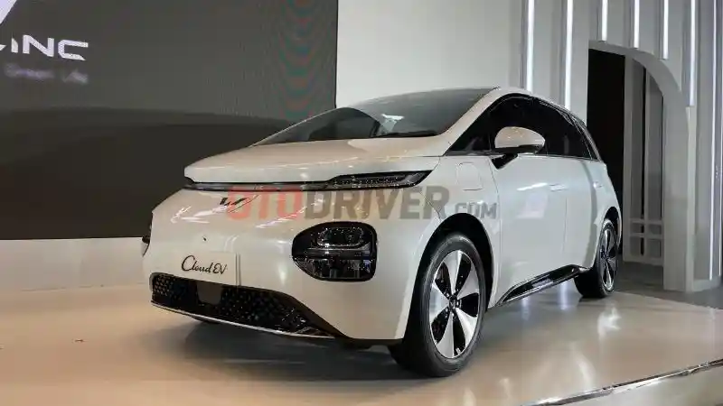 Berita - Wuling Cloud EV ‘Menyala’ Di Ajang Pameran Kendaraan Listrik