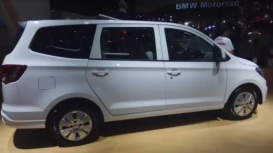Foto - Wuling Formo Mirip Confero. Berbagai Platform Kah?