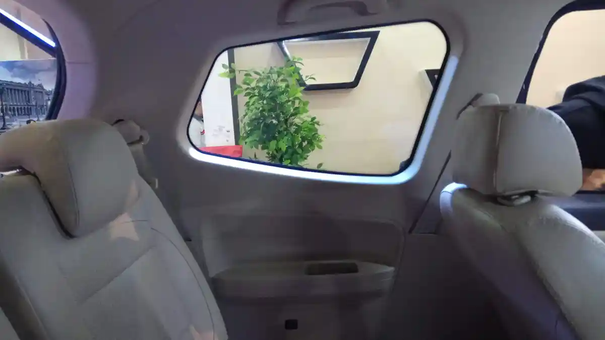 Foto - Mencoba Duduk di Bangku Baris Ketiga Wuling Confero S. Dapat Apa Saja?