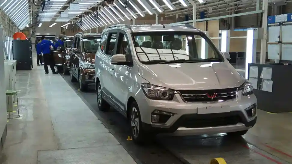 Foto - Cerita Susahnya Wuling Indonesia Riset Musuh Avanza