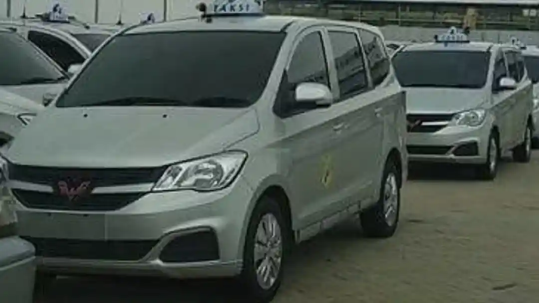 Foto - Wuling Confero Siap Jadi Taksi? Ini Penampakannya