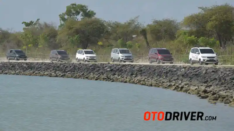 Foto - FIRST DRIVE: Wuling Confero S 1.5L