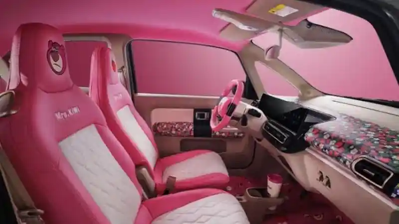 Foto - KiWi Lotso Dijual Rp 240 Jutaan, Hasil Kolaborasi Wuling Dengan Disney-Pixar