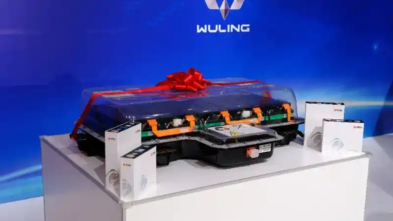 Foto - Wuling Teken MoU Investasi Proyek Baru dalam Ekosistem Mobil Listrik 