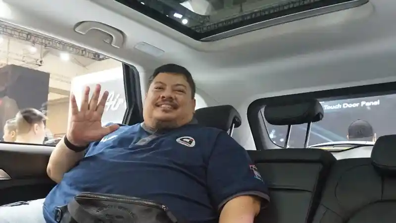 Foto - Wuling Ajak Komunitasnya Untuk Melihat New Almaz Lebih Dekat