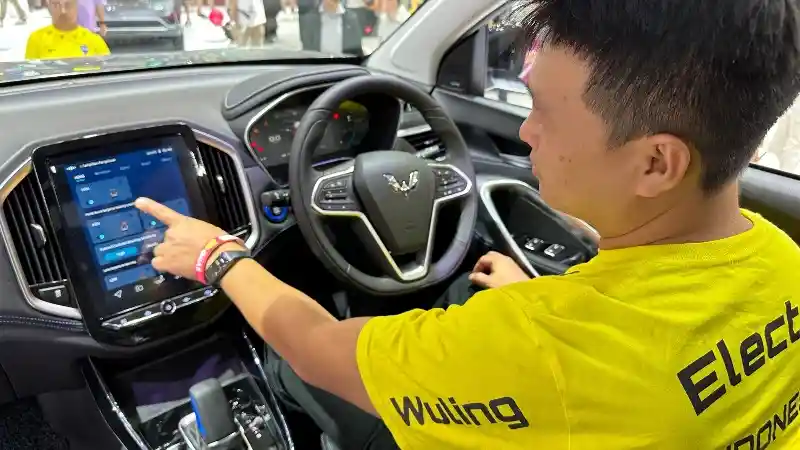 Foto - Wuling Ajak Komunitasnya Untuk Melihat New Almaz Lebih Dekat