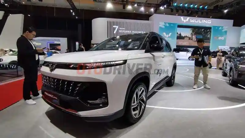 Berita - Wuling New Almaz Hybrid, SUV Elektrifikasi Dengan Banderol Affordable