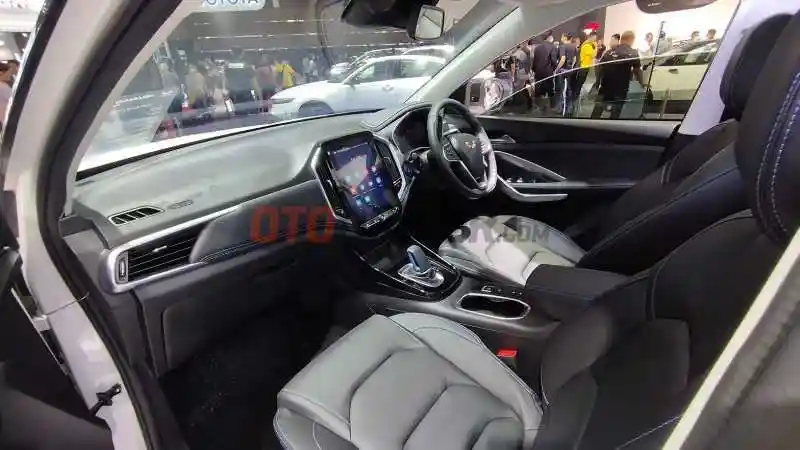 Foto - Wuling New Almaz Hybrid, SUV Elektrifikasi Dengan Banderol Affordable