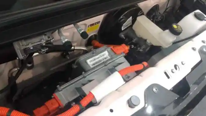 Foto - Wuling Mini EV Nongol Di Wuling Centre. Kode Keras Masuk Indonesia.