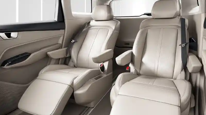 Foto - Komparasi Dimensi dan Performa Mesin Wuling Victory VS Innova, Pilih Yang Mana? 