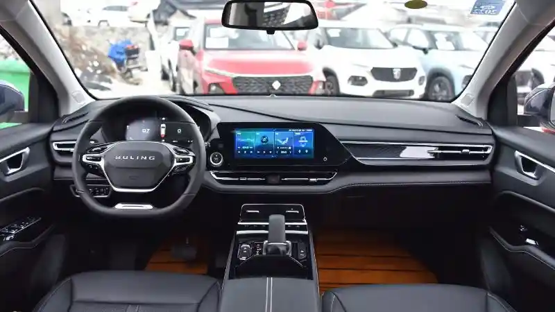 Foto - Wuling Luncurkan Victory Lawan Innova, Simak Bocorannya