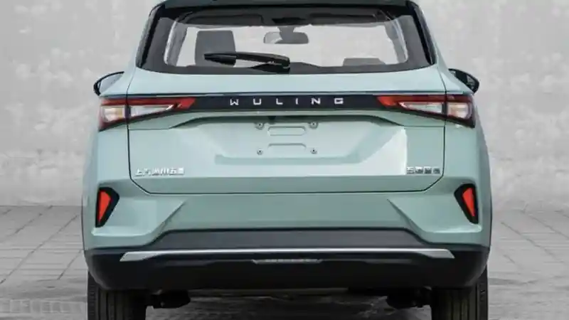 Foto - Perkenalkan Wuling Xingchen, SUV Adiknya Almaz