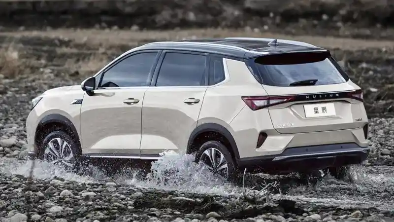 Foto - Adik Wuling Almaz Ini Pantas Menjadi Penantang Honda HR-V!