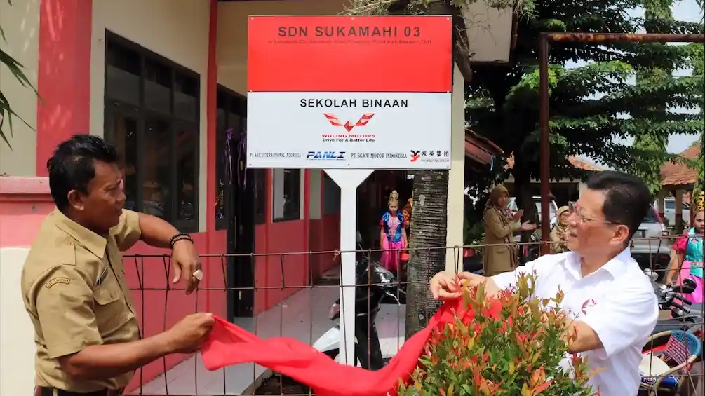 Berita - Tanggung Jawab Sosial, Wuling Bantu SD di Cikarang