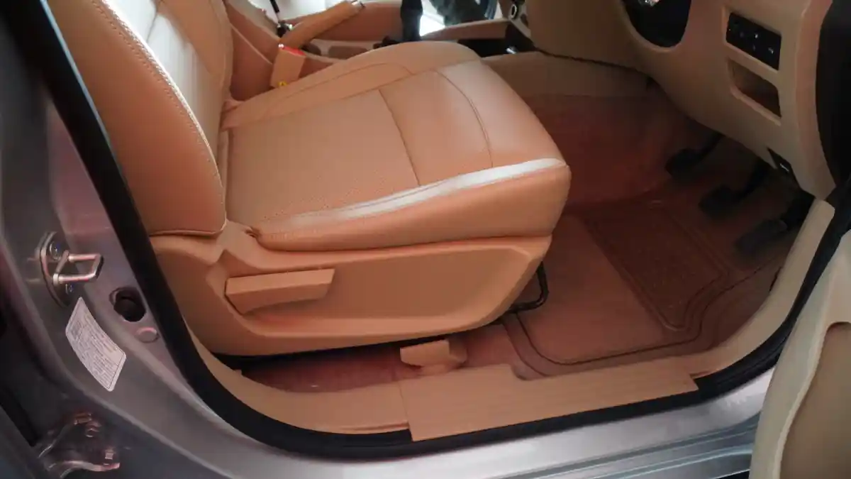 Foto - FIRST DRIVE: Wuling Confero S 1.5L