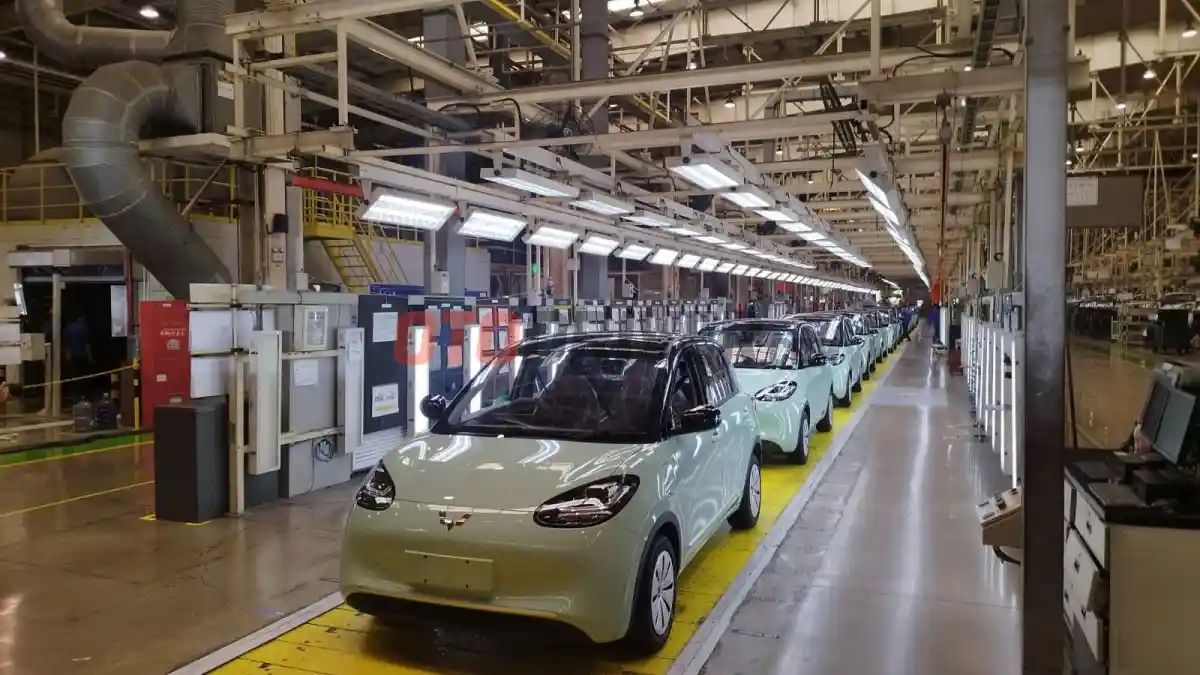 Foto - 8 Tahun Wuling di Indonesia, Mulai Jual Confero Hingga Kini Ekspor Almaz