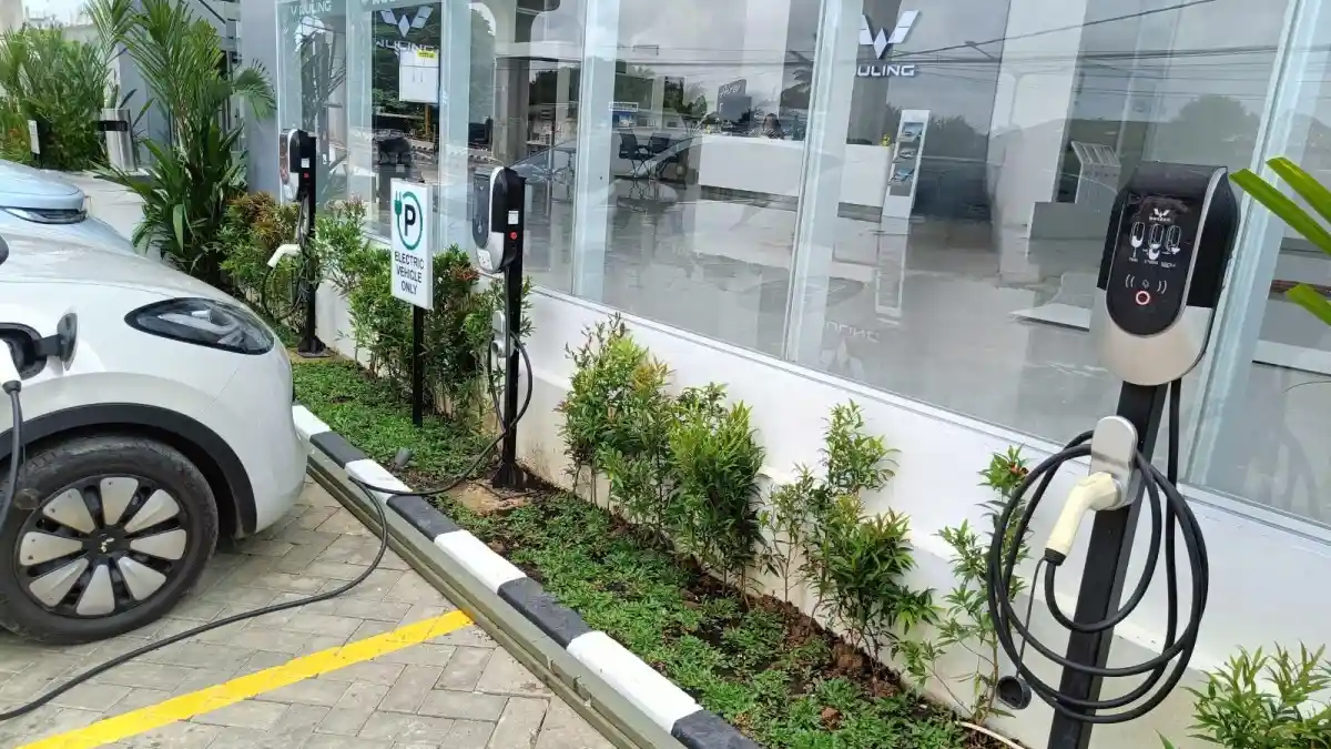 Foto - Genjot Kualitas Dan Layanan, Wuling Kembali Resmikan Dealer Silver Logo