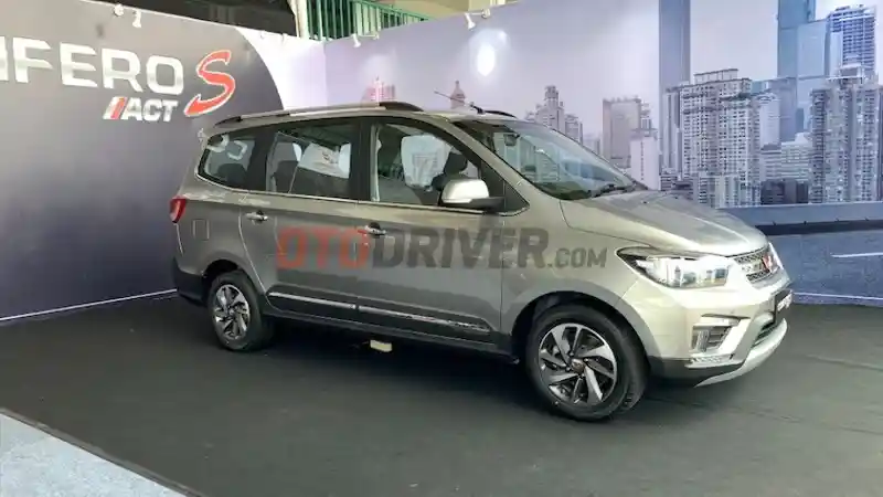 Foto - First Drive: Wuling Confero S ACT