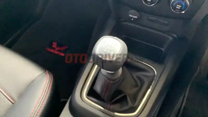 Foto - Mengenal Transmisi Confero Manual Tapi Tanpa Pedal Kopling