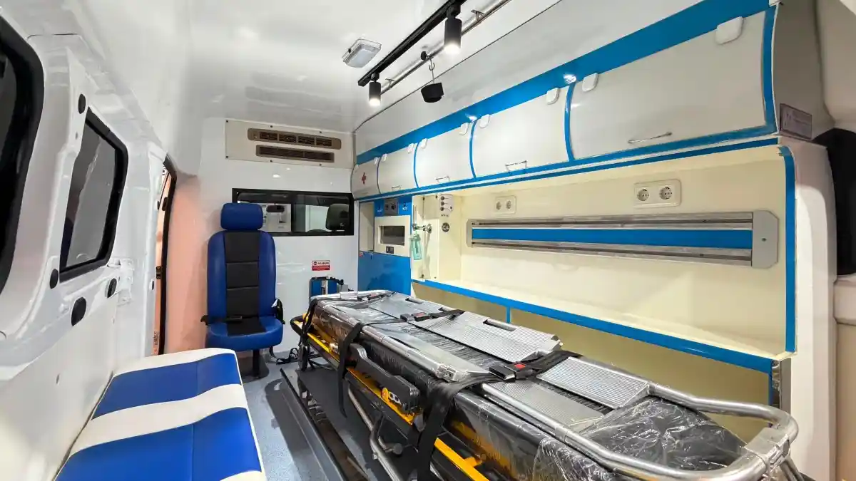 Foto - Wuling Berkolaborasi Dengan API Menampilkan Mitra EV Ambulans