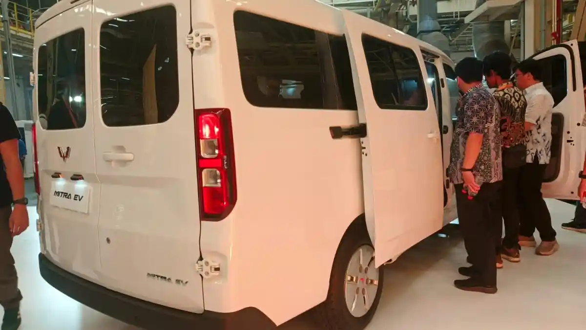 Foto - Beberapa Keunggulan Mitra EV, Mobil Niaga Bertenaga Listrik Pertama Wuling Motors