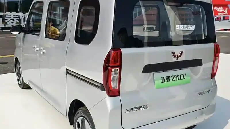 Foto - Wuling Resmi Perkenalkan Van Listrik Bergaya Kei Car Di Cina