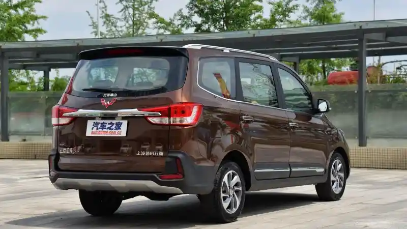 Foto - Wuling Confero Jadi Mobil Paling Laris, Tapi Bukan di Indonesia