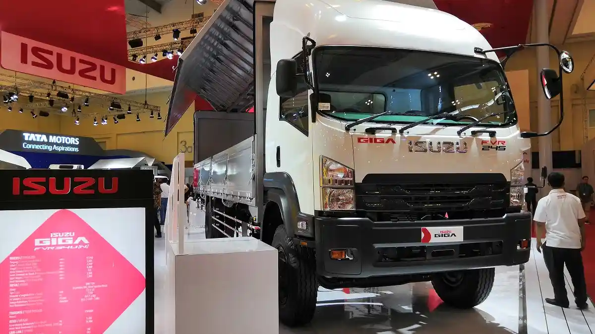 Berita - GIIAS 2018: Angkat Tema Always Next to You, Ini Line Up Lengkap Isuzu Commercial yang Tampil