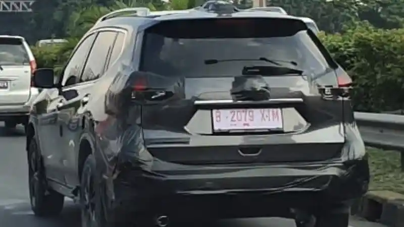 Foto - SPY SHOT: Nissan X-Trail Facelift Tertangkap Lagi di Indonesia