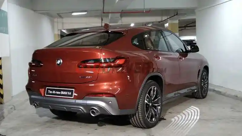 Foto - Komparasi BMW X4 VS Mercedes-Benz GLC 300 Coupe