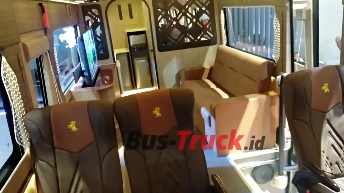 Foto - GIIAS 2024: Tampilan Medium Bus Makin Maksimum