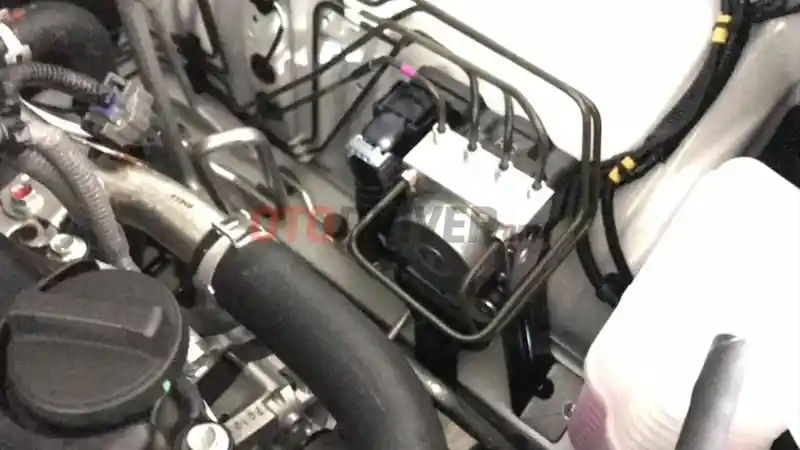 Foto - Kenapa ABS dan EBD Hanya Tersedia di Varian Tertinggi Daihatsu Xenia?