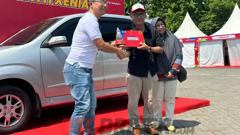 Foto - "Suka Semua Tidak Ada Dukanya", Impresi Seorang Guru Menggunakan Xenia Selama 13 Tahun