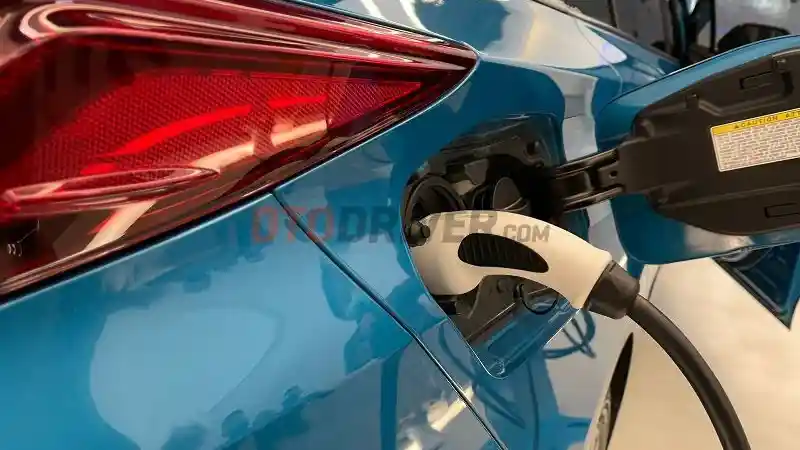 Berita - Boleh Beli atau Sewa, Kendaraan Pemerintah Wajib Pake Mobil Listrik 