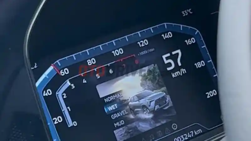 Foto - Mode Wet Pada Mitsubishi XForce Bikin Mobil Mudah Lewati Genangan Air