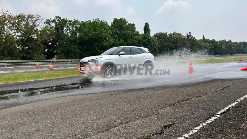 Foto - Fitur Driving Score Pada Mitsubishi XForce Memacu Kita Berkendara Lebih Baik