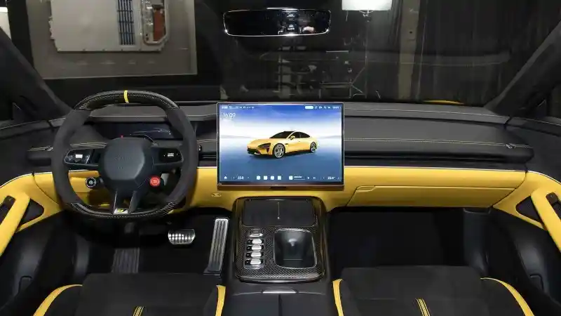 Foto - Xiaomi SU7 Ultra, Diklaim Mobil 4 Pintu Massal Tercepat Di Bumi