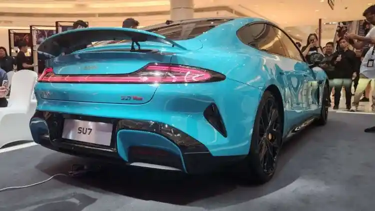 Foto - Xiaomi SU7 Sudah Ada Di Negara Tetangga, Segera Dijual?