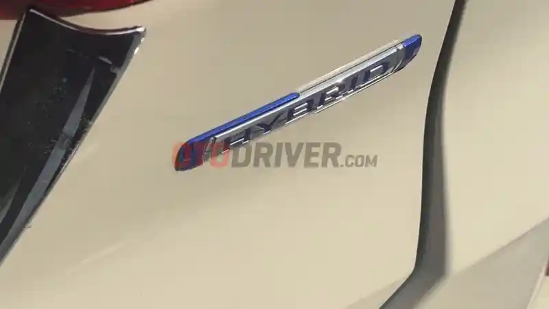 Berita - Emblem Hybrid Suzuki XL7 Ternyata Menambah Citra Gengsi Konsumennya