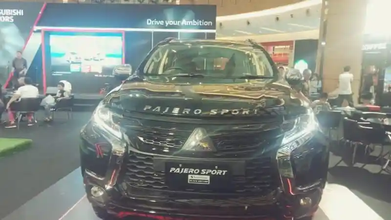 Foto - Mitsubishi Kepung Pinggiran Jakarta dengan Pameran Mini