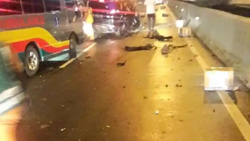 Berita - Sebuah Mitsubishi Xpander Kecelakaan Hebat di Tol, Korban Tewas