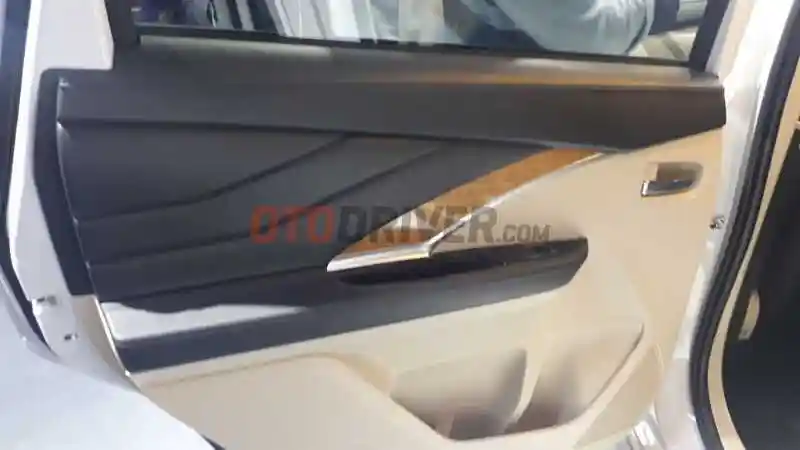 Foto - Xpander Limited Resmi Dijual, Lebih Mahal RP 10 Juta! (12 Foto)