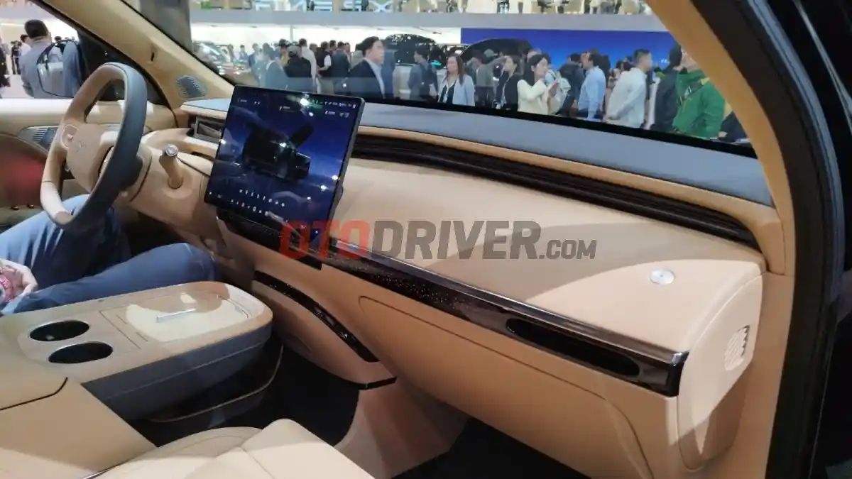 Foto - SUV Termewah Dan Terbesar Xpeng GX Resmi Diluncurkan, Harga Mulai Rp 1 Miliar-an