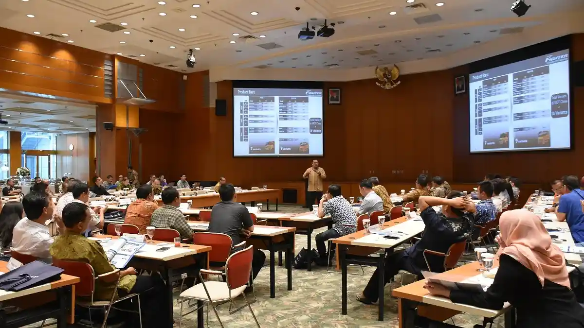 Berita - KTB Sosialisasikan Aturan Terbaru Rancang Bangun Karoseri Bak Truk