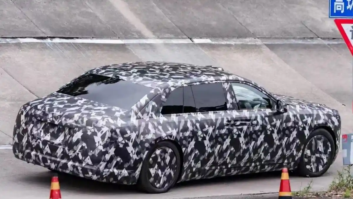 Foto - Yangwang Siapkan Sedan Mewah Rasa Rolls-Royce, Jadi Kendaraan Pertama BYD dengan Solid-State Battery