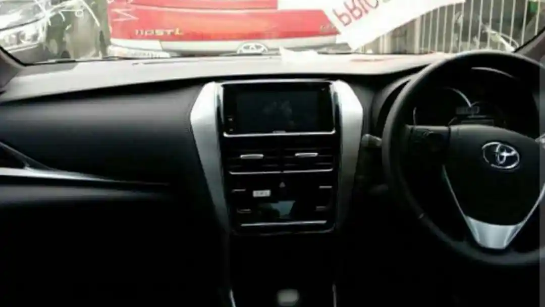 Foto - SPY SHOT: Wujud Utuh Yaris Generasi Terbaru di Indonesia (12 Foto)