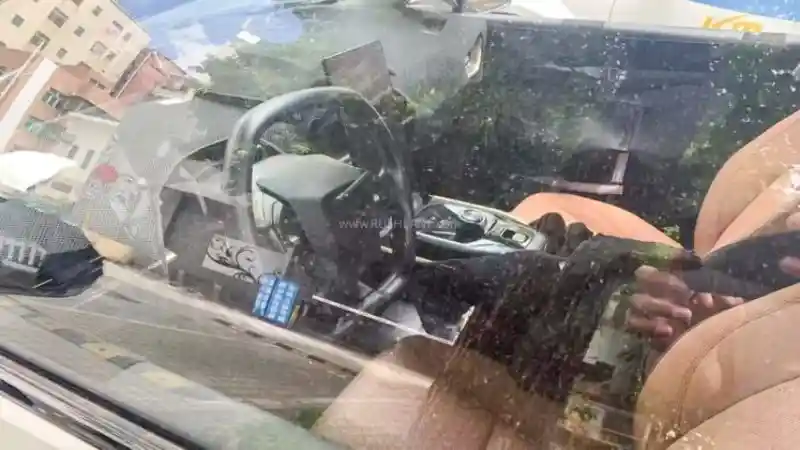 Foto - Toyota bZ3 Berbekal Baterai BYD dan Punya Opsi Kemudi Yoke