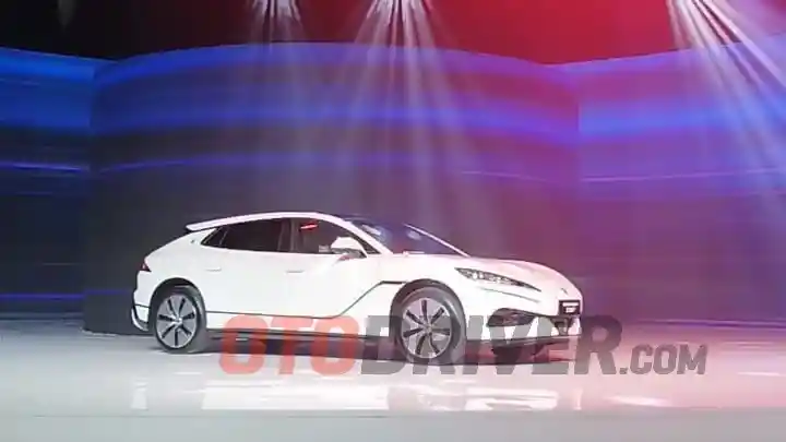 Foto - Denza Z9 GT Siap Mengekor Di Belakang D9?